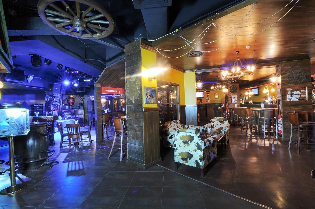Ramee California Hotel Манама Экстерьер фото
