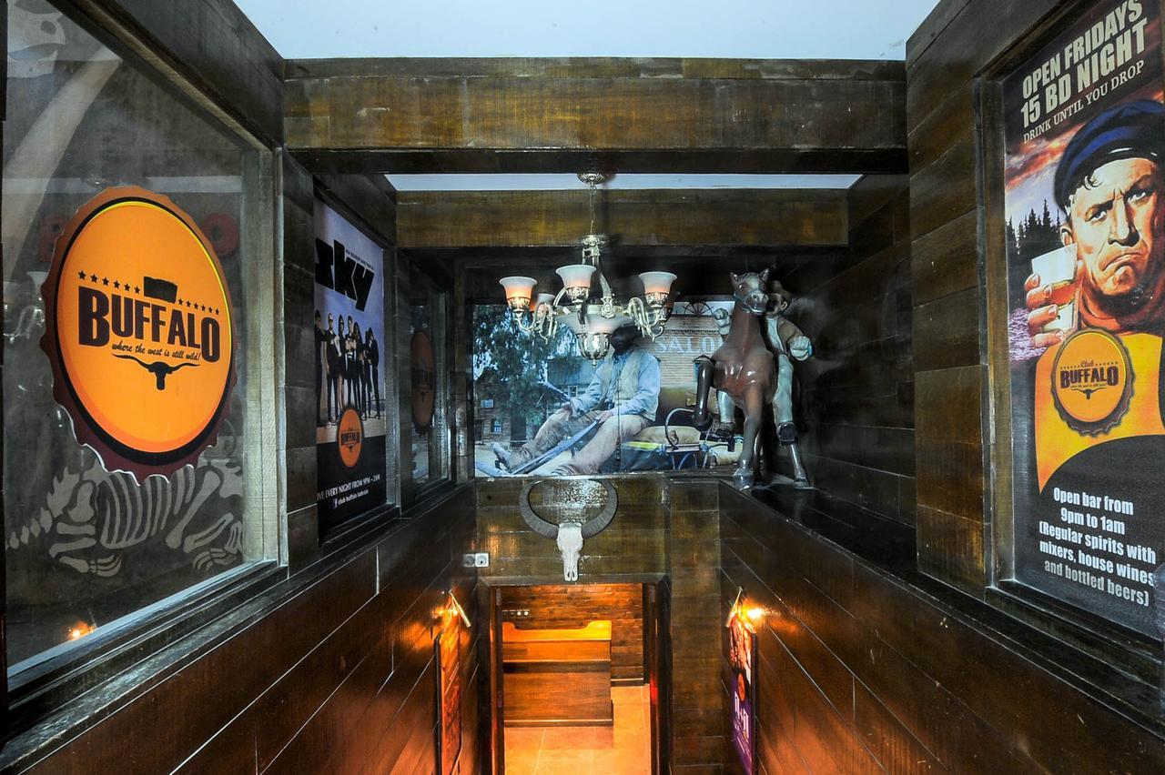 Ramee California Hotel Манама Экстерьер фото